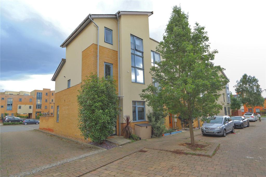 Felstar Walk, Ashland, Milton Keynes... 3 bed end of terrace house £