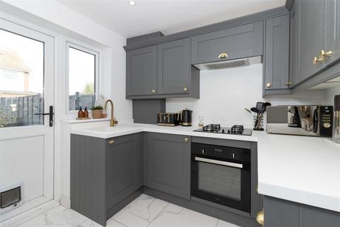 48 Cedar Close, Worthing, BN13 2JA