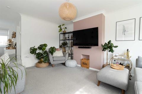 48 Cedar Close, Worthing, BN13 2JA