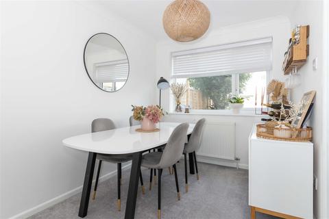48 Cedar Close, Worthing, BN13 2JA
