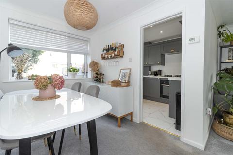 48 Cedar Close, Worthing, BN13 2JA