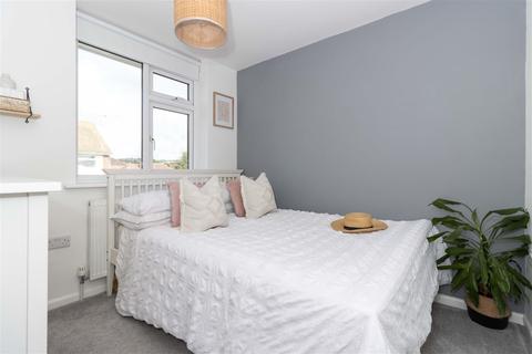 48 Cedar Close, Worthing, BN13 2JA