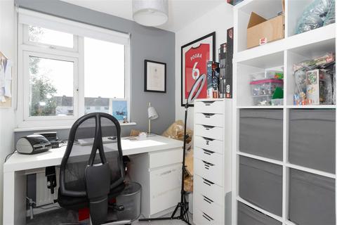 48 Cedar Close, Worthing, BN13 2JA