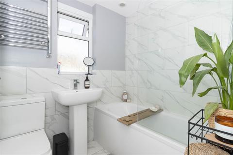 48 Cedar Close, Worthing, BN13 2JA