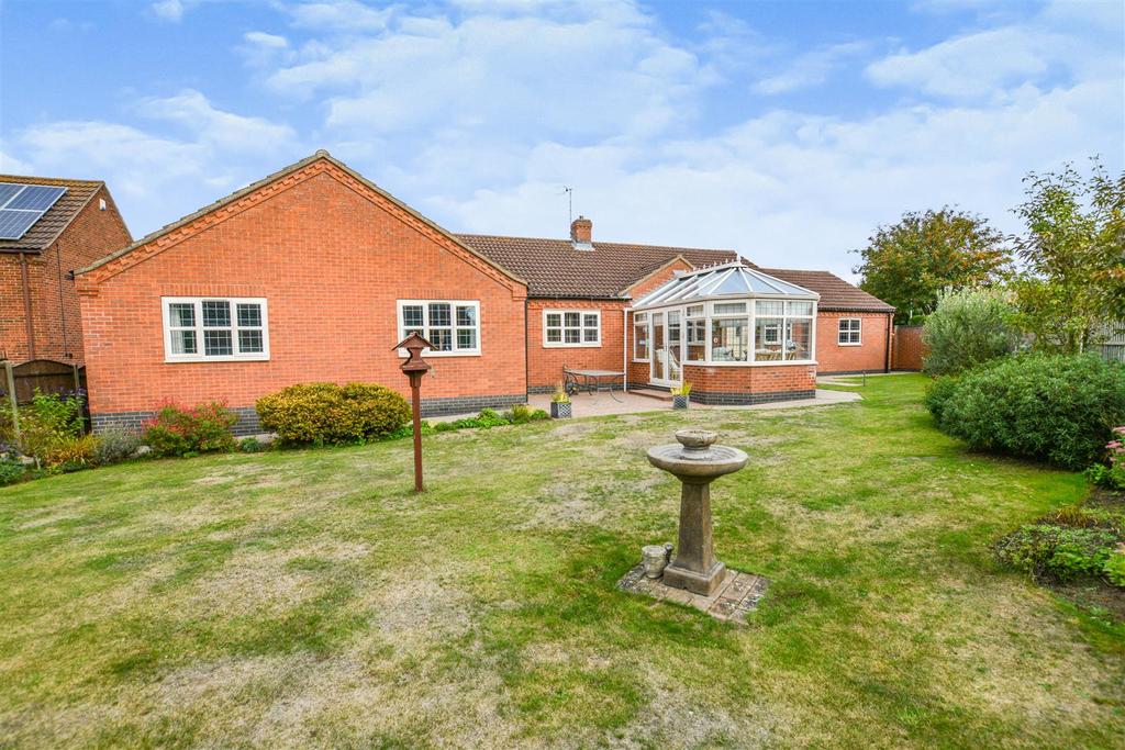 Elizabeth Close, Scotter, Gainsborough 3 bed detached bungalow £440,000