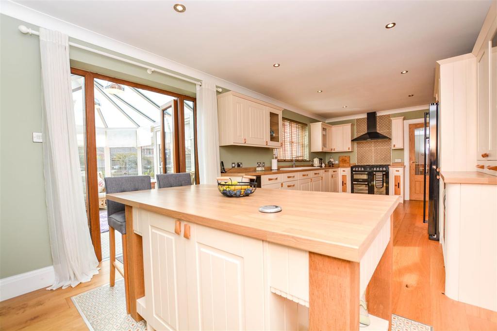 Elizabeth Close, Scotter, Gainsborough 3 bed detached bungalow £440,000