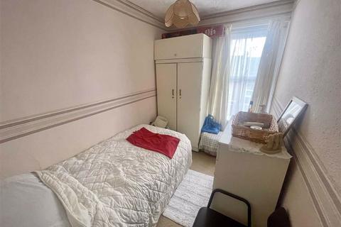 105 Porthkerry Road, Barry, CF62 7EQ