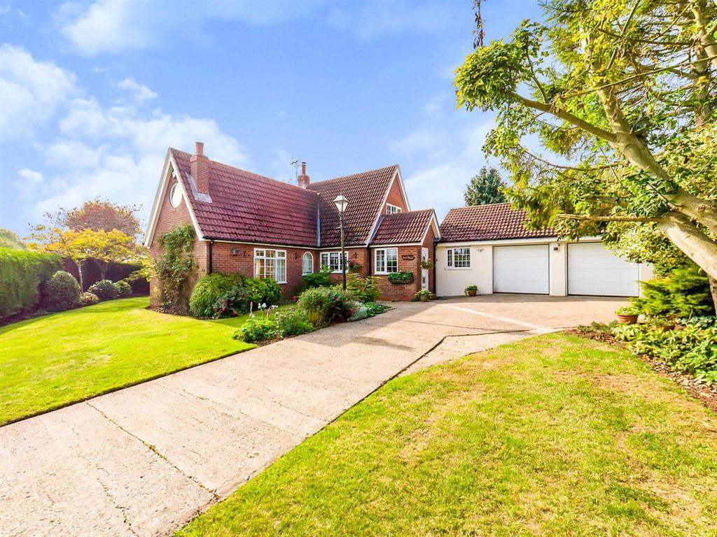 Beeford Road, Skipsea Brough, Driffield 3 bed detached house £400,000