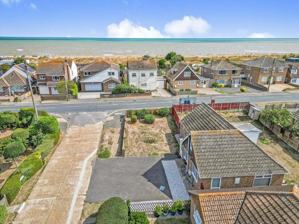 Coast Drive, Greatstone, New Romney 5 bed detached bungalow £450,000