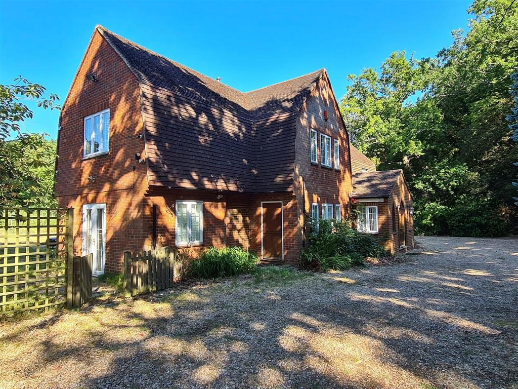 Heathlands Road, Wokingham, RG40 3AR 5 bed detached house £1,650,000