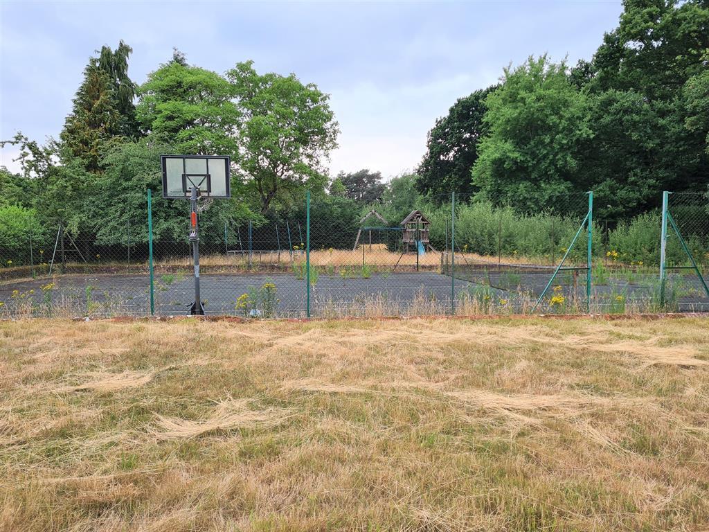 Heathlands Road, Wokingham, RG40 3AR 5 bed detached house £1,650,000