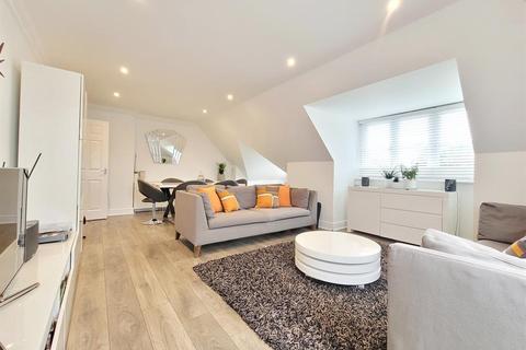 2 bedroom flat for sale - Winnersh Grove, Reading Road, Winnersh, Wokingham, RG41 5PR