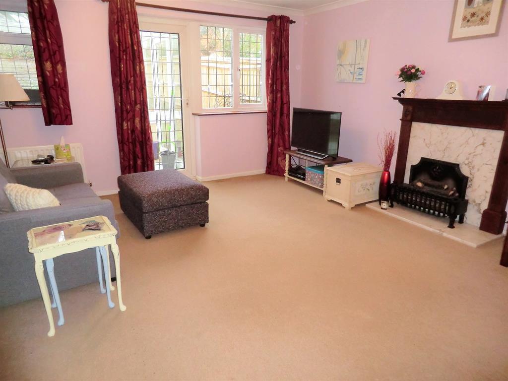 Derwent Close, Woosehill, Wokingham... 3 bed semidetached house £395,000