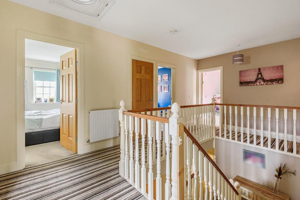 FIRST FLOOR LANDING .jpg
