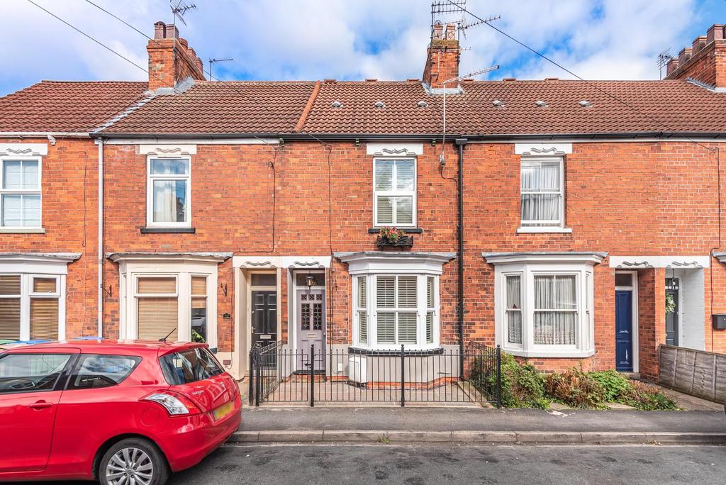 Norwood Far Grove, Beverley, East Yorkshire, HU17 9HX 3 bed terraced