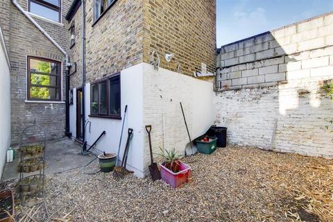 100 Belgrade Road, London, N16 8DJ
