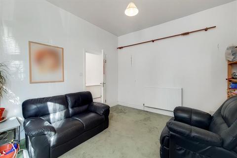 100 Belgrade Road, London, N16 8DJ
