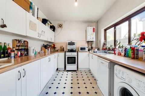 100 Belgrade Road, London, N16 8DJ