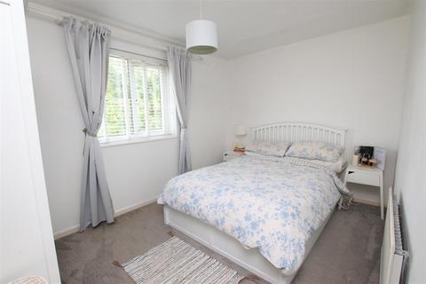 22 Britten Drive, Exeter, EX2 5RY