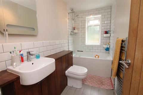 22 Britten Drive, Exeter, EX2 5RY