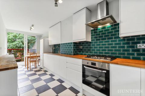 12 Reedham Close, London, N17 9PT