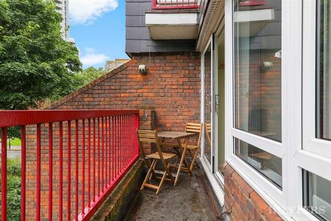 12 Reedham Close, London, N17 9PT