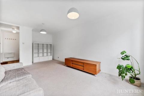 12 Reedham Close, London, N17 9PT