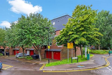 12 Reedham Close, London, N17 9PT