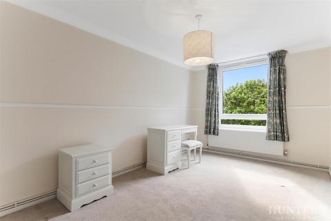 12 Reedham Close, London, N17 9PT