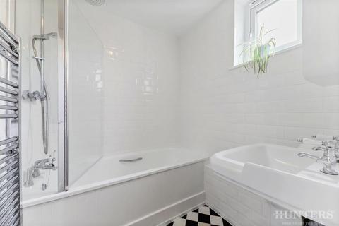 12 Reedham Close, London, N17 9PT