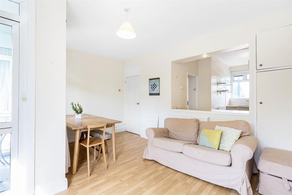 Sewardstone Road, Victoria Park, E2 2 bed apartment £425,000