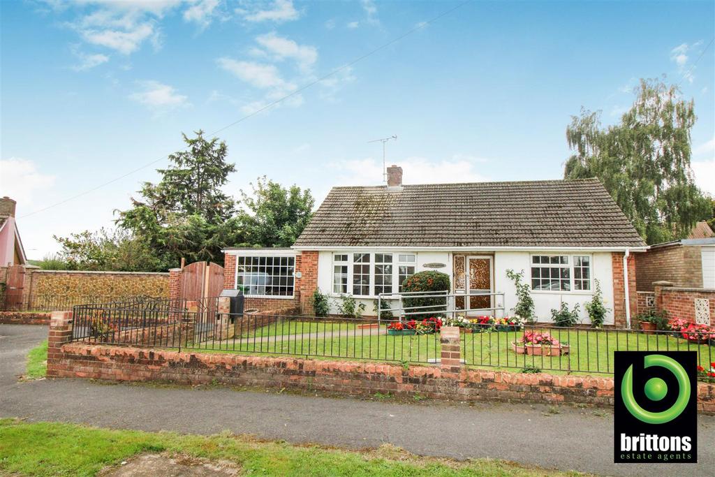 Hall Farm Gardens, East Winch, King's Lynn 2 bed detached bungalow for