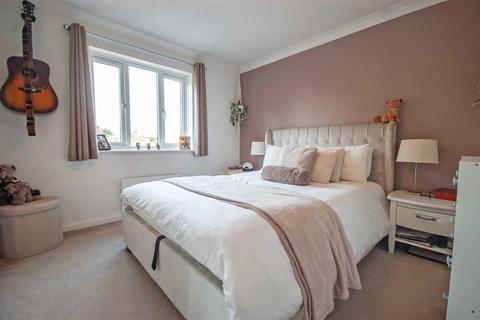 25 Fawkner Close, Chelmsford, CM2 6UP