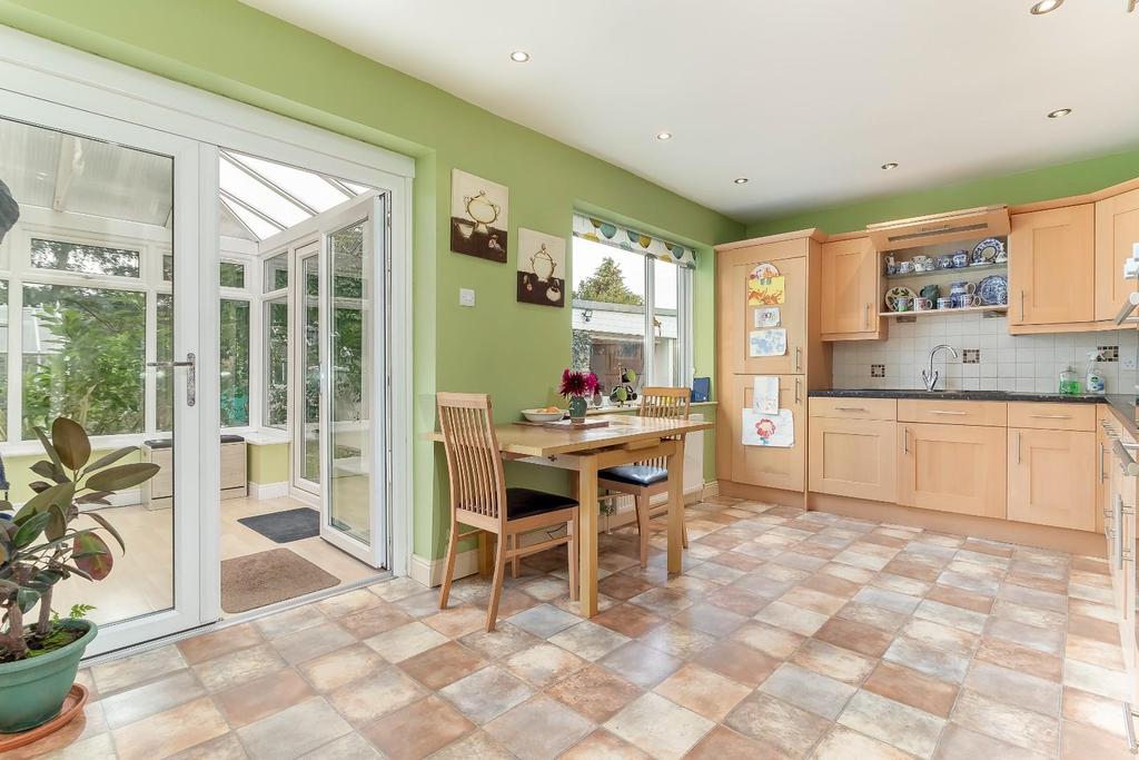Church Avenue, Dacre Banks, Harrogate 3 bed detached bungalow £425,000