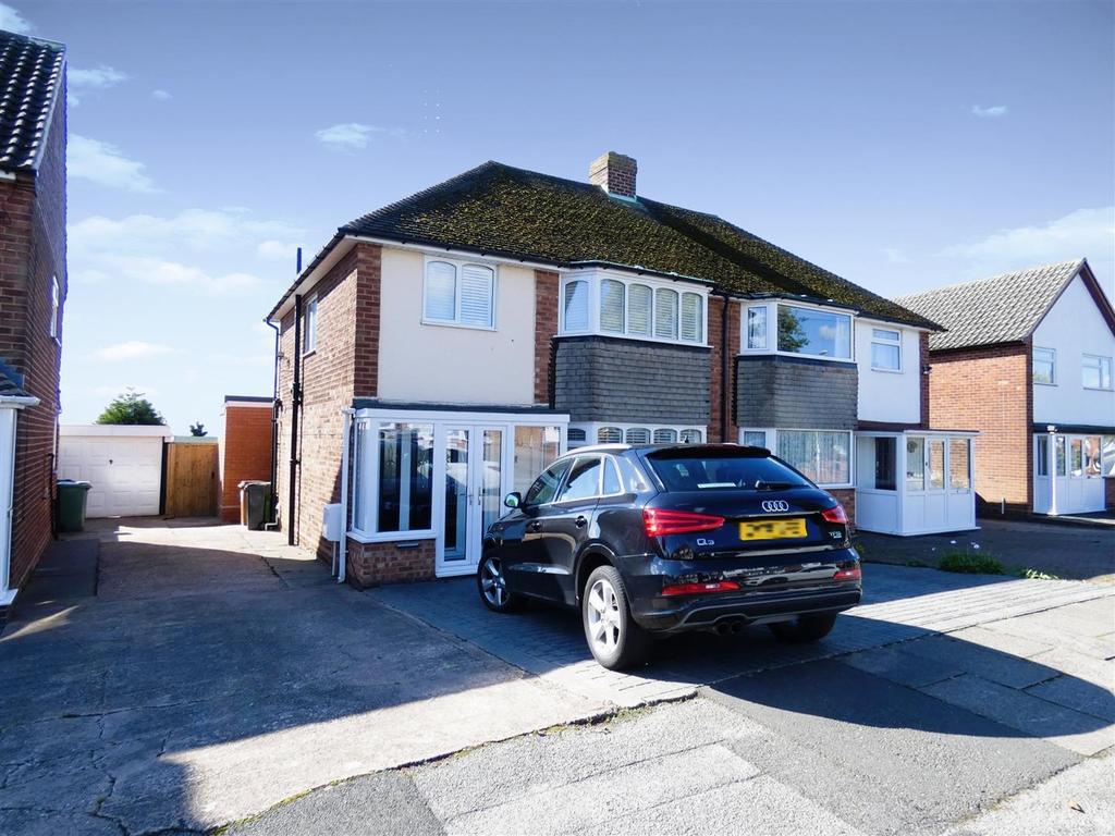 Gainsborough Crescent, Great Barr, Birmingham 3 bed semidetached house