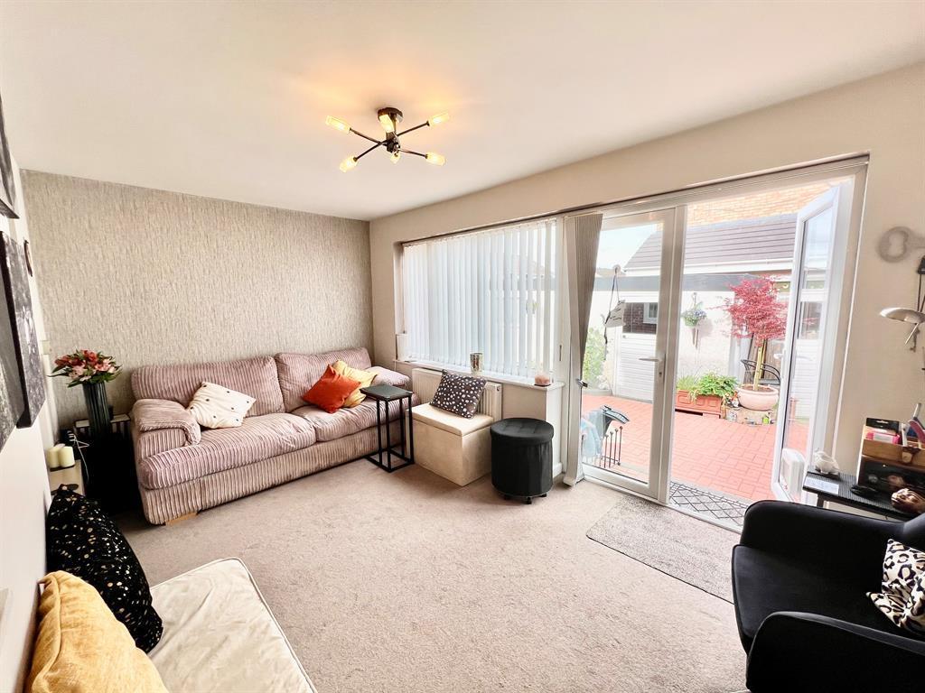 Heathbank Avenue, Irby, Wirral, CH61 4YG 2 bed flat for sale £180,000