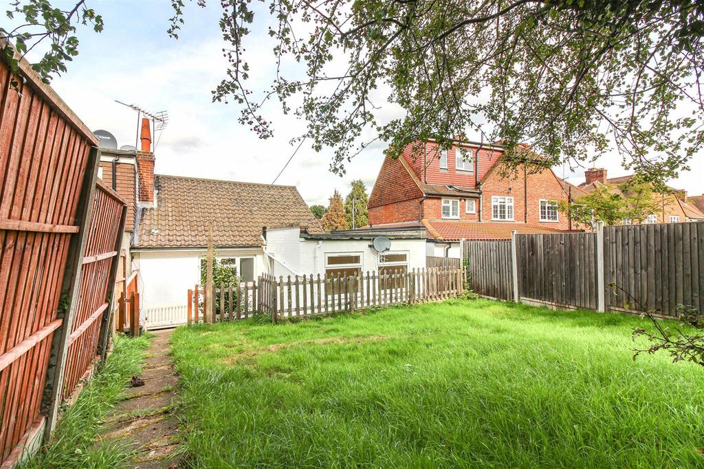 Loughton Way, Buckhurst Hill 2 bed bungalow £499,995