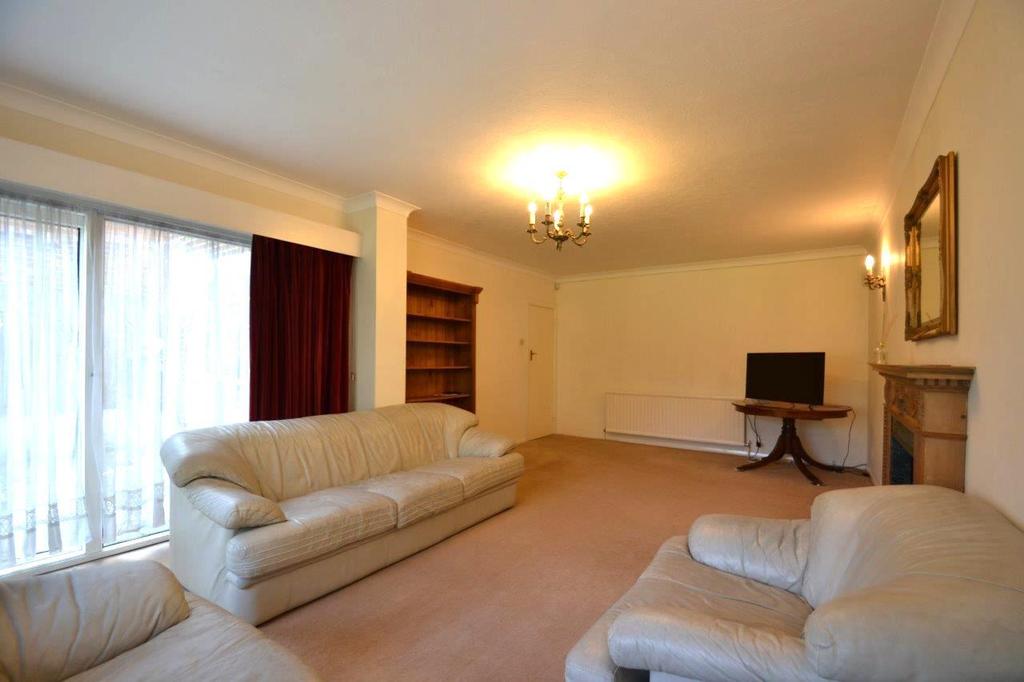 Ashbourne Road, Ealing, W5 4 bed detached house £3,600 pcm (£831 pw)