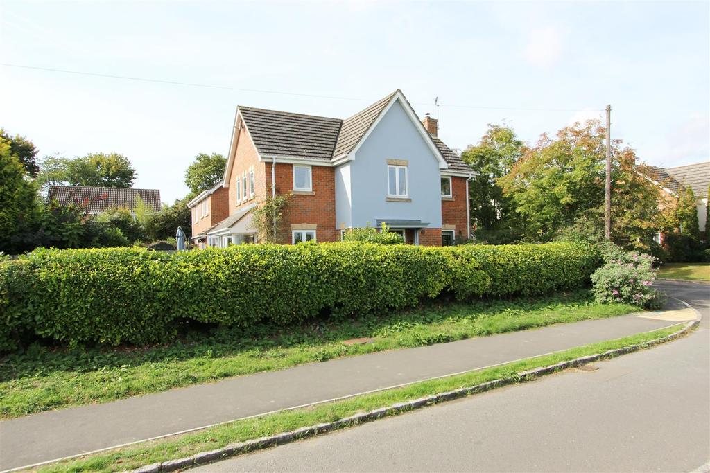 The Pightle, Pitstone 4 bed detached house £795,000