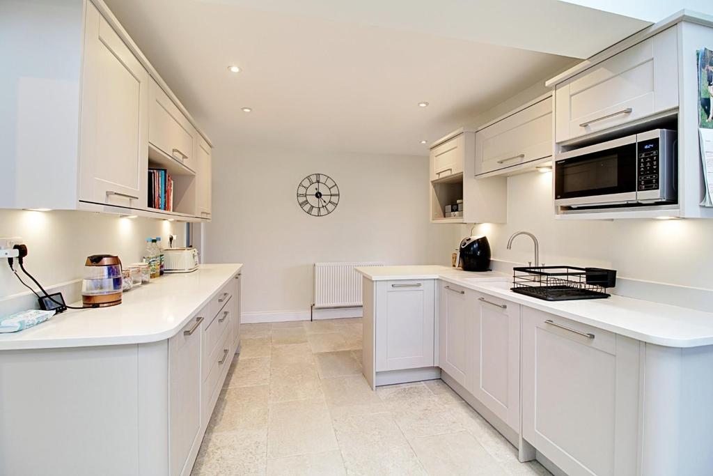 Kitchen Part 2 (1).jpg