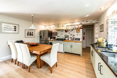 25a Collegiate Crescent, Sheffield, S10 2BJ
