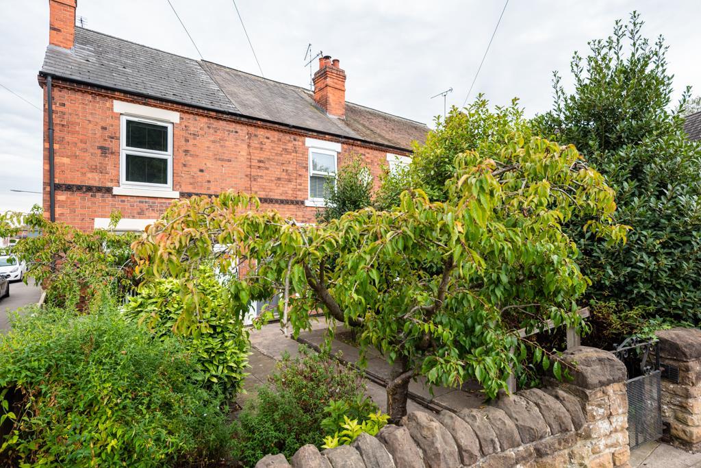 Burton Road, Gedling, Nottingham 2 bed terraced house £200,000