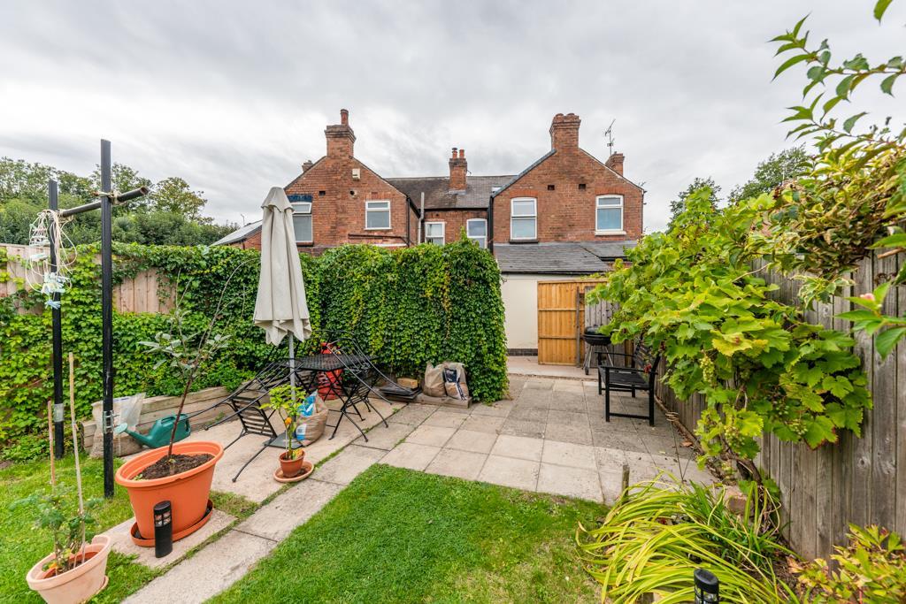 Burton Road, Gedling, Nottingham 2 bed terraced house £200,000