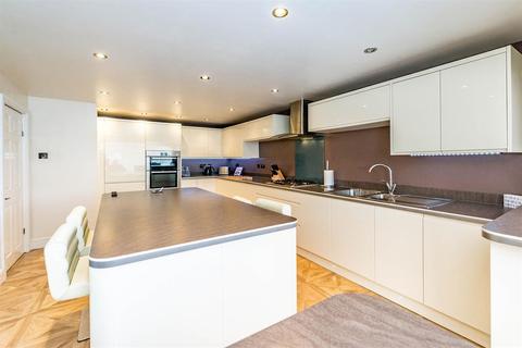 162a Baslow Road, Sheffield, S17 4DR