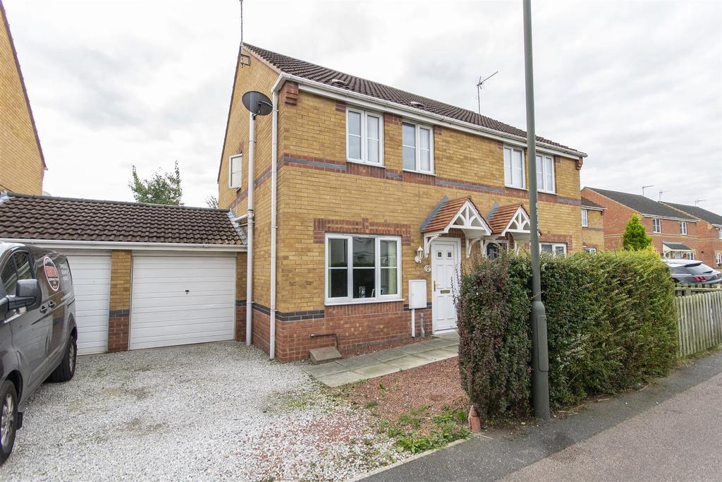 Lings Crescent, North Wingfield, Chesterfield 3 bed semidetached house