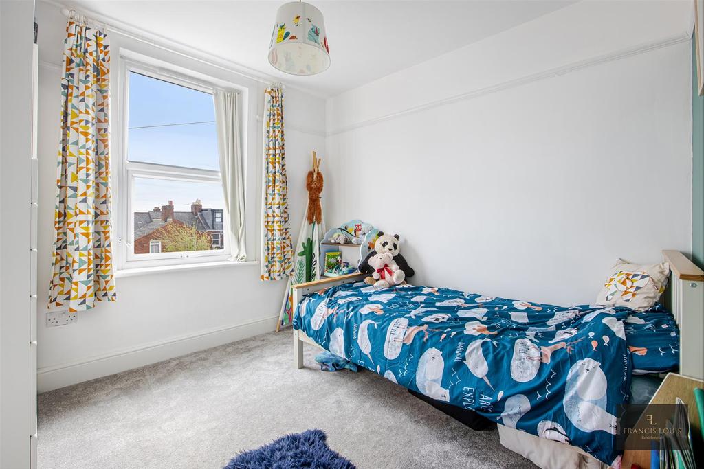 Clinton Avenue, Exeter 3 bed terraced house £375,000