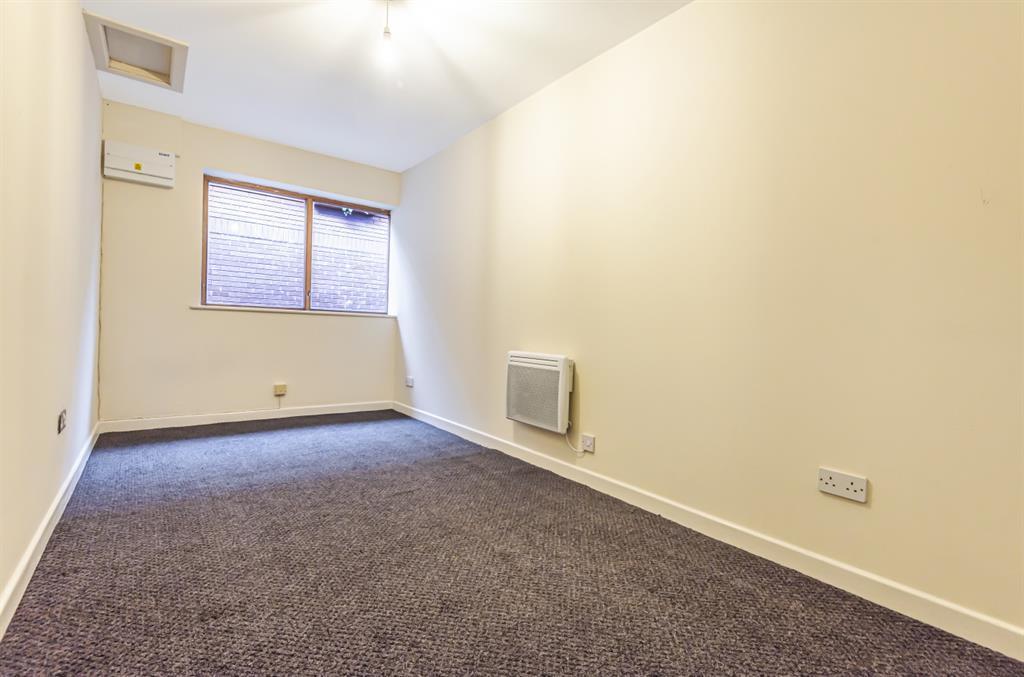 Warburton Place, Atherton, Manchester 1 bed flat £475 pcm (£110 pw)