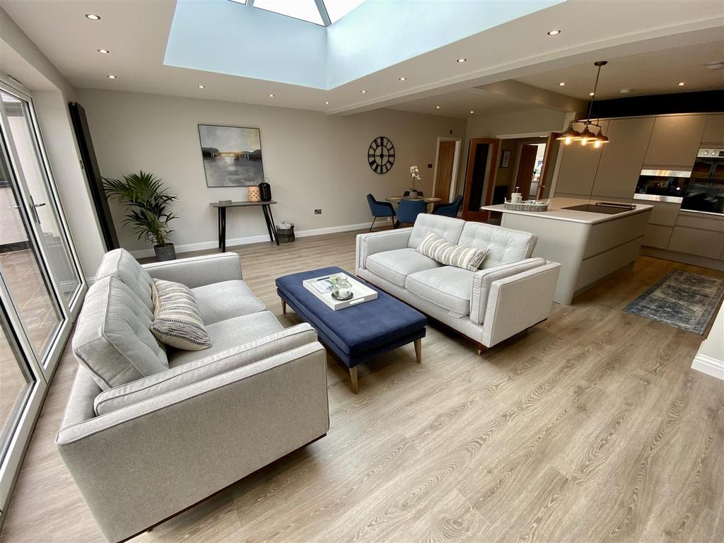 Diamond Ridge, Barlaston, 3 bed detached bungalow £525,000