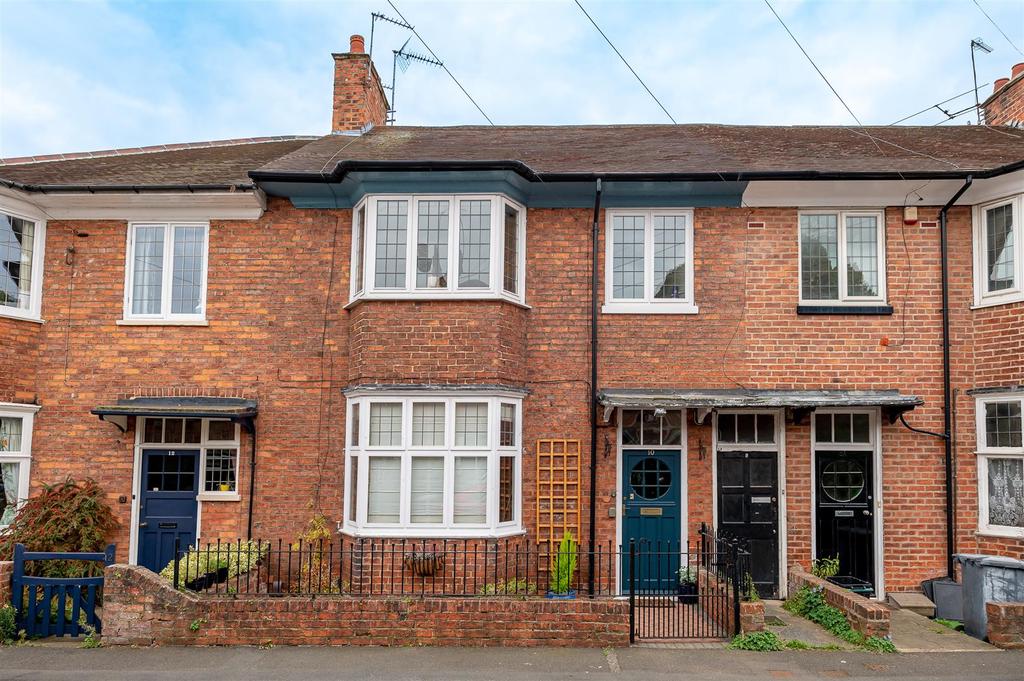 Moorland Road, Fulford, York, YO10 4HF 4 bed terraced house £500,000