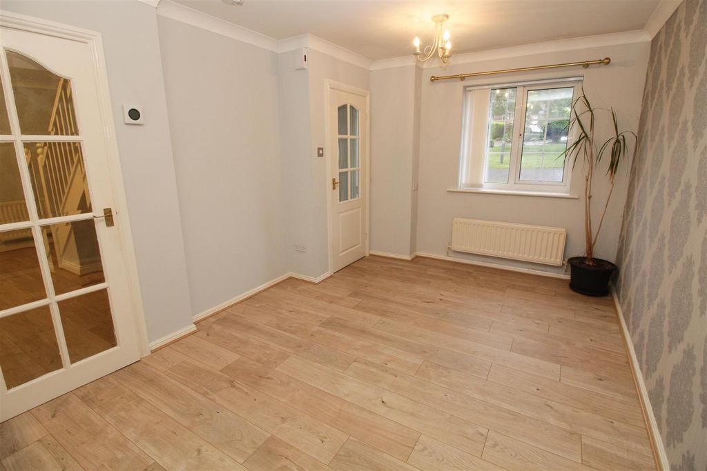 The Hollys, Birtley, Chester Le Street 3 bed detached house to rent £